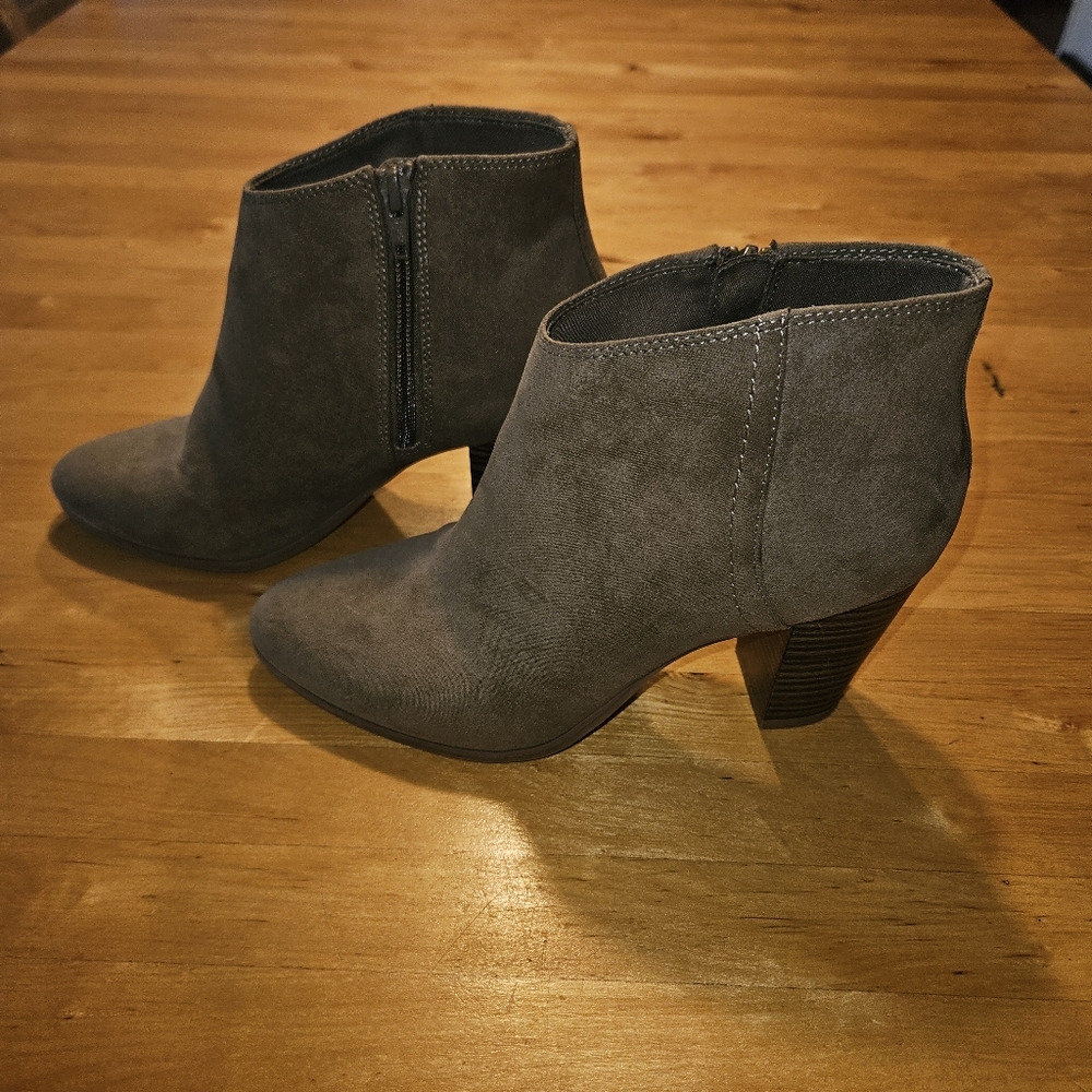 Old Navy Ankle Boots - Picture 3 of 11